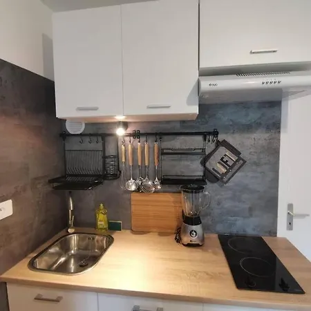 Au Calme Apartment Saint-Georges-de-Luzençon